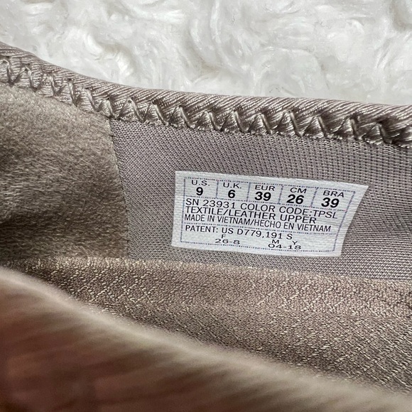 SOLD [JUST IN] Skechers Women's Beige Slip-On Memory Foam Sneakers Sz 9 - Picture 8 of 8